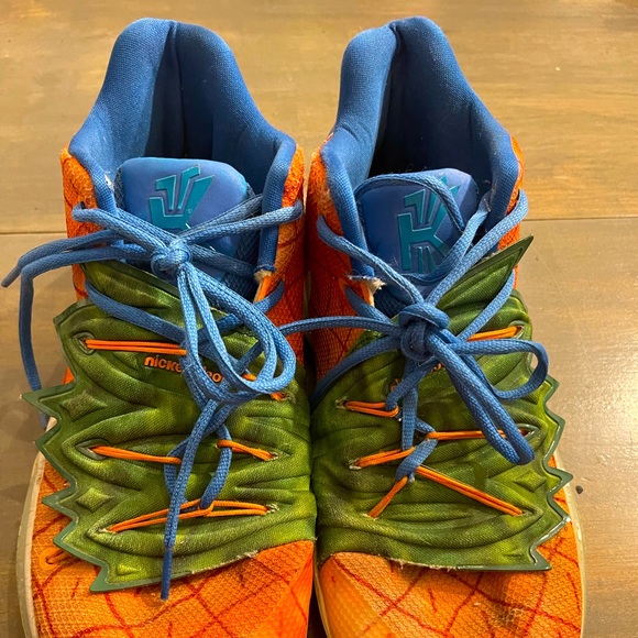 Nike Other - Pineapple house Sponge Bob Nike Kyrees